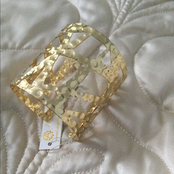 NWT Amrita Singh Bali Brass Gold tone bracelet - Picture 1 of 6